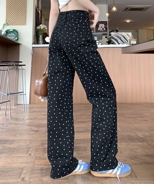 AVYL(アヴィル)の「小花柄ハイウエストワイドデニムパンツ(デニムパンツ・レディース・ブラック・M/S/L)」の6枚目の写真