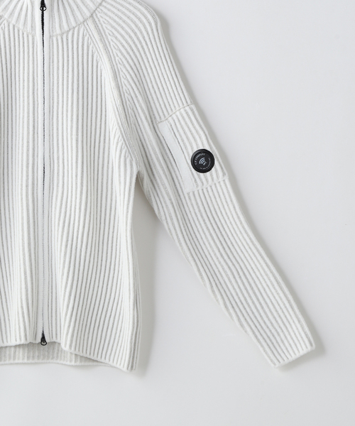 C.P. COMPANY(シーピーカンパニー)の「C.P.Company / シーピーカンパニー KNITWEAR CARDIGAN IN FLEECE KNIT(カーディガン/ボレロ・メンズ・ホワイト・SMALL/MEDIUM)」の3枚目の写真