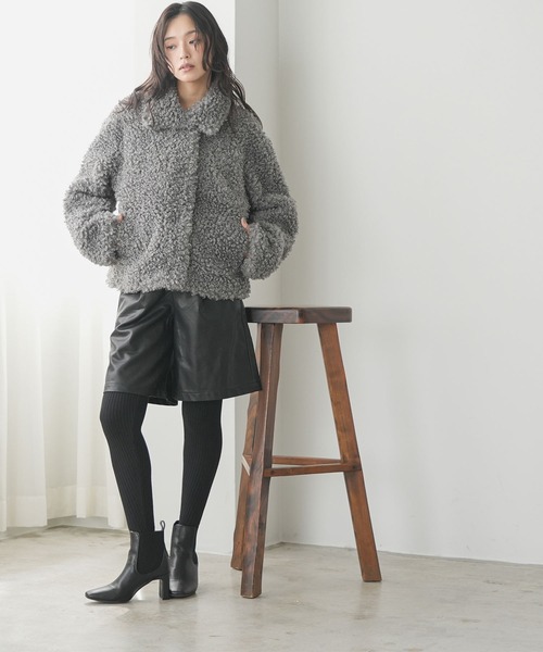mili an deni(ミリアンデニ)の「ウェストタックエコレザーハーフパンツ(その他パンツ・レディース・ブラック・M)」の5枚目の写真