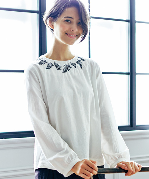 and myera（アンド マイラ）の「and myera 葉っぱの刺しゅう 