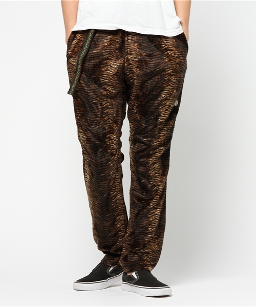 ALDIES（アールディーズ）の「Counter Slim Pants フェイクファー クライミング スリムパンツ（その他パンツ・メンズ・ベージュ/ブラウン/マルチ・LARGE/MEDIUM/SMALL/X-LARGE）」の2枚目の写真