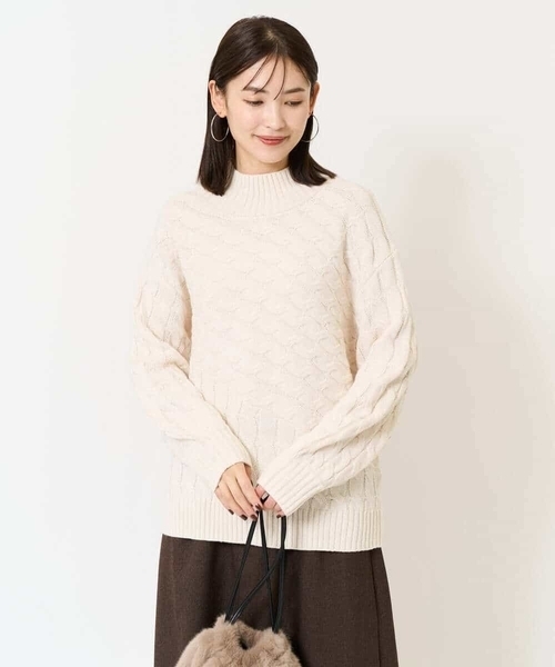 a.v.v(アーヴェヴェ)の「ケーブル編みバイアスデザインニット(ニット/セーター・レディース・ダークグレー/アイボリー/レッド・40/38/36/34/42)」の6枚目の写真