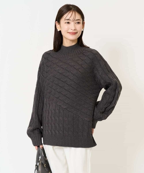 a.v.v(アーヴェヴェ)の「ケーブル編みバイアスデザインニット(ニット/セーター・レディース・ダークグレー/アイボリー/レッド・40/38/36/34/42)」の12枚目の写真