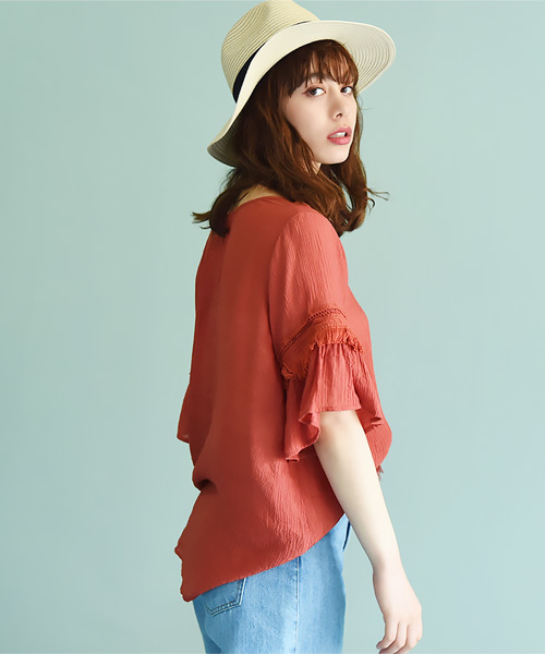 Luz Llena(ラズレナ)の「レースアップタッセルブラウス(シャツ/ブラウス・レディース・レッド/ブラック・MEDIUM)」の3枚目の写真