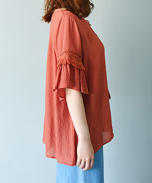 Luz Llena(ラズレナ)の「レースアップタッセルブラウス(シャツ/ブラウス・レディース・レッド/ブラック・MEDIUM)」の5枚目の写真