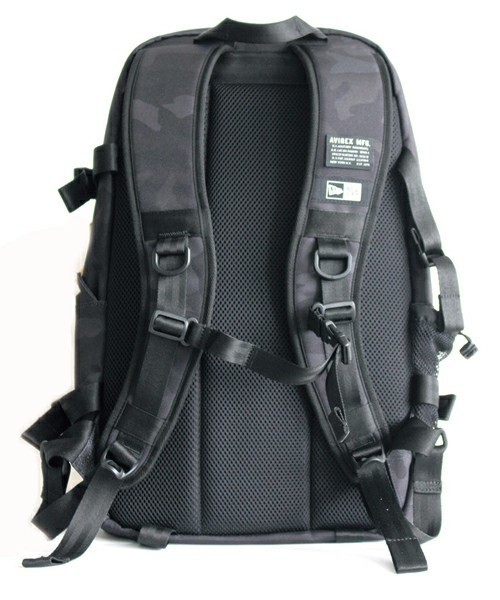 AVIREX(アヴィレックス)の「【直営店限定】AVIREX×NER ERA SMART PACK Metaric Badge/ アヴィレックス×ニューエラ スマートパック メタリックバッジ(バックパック/リュック・メンズ・ブラック・FREE)」の4枚目の写真