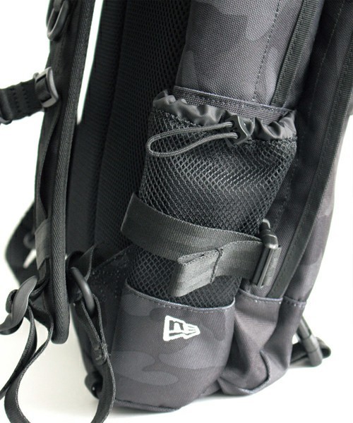 AVIREX(アヴィレックス)の「【直営店限定】AVIREX×NER ERA SMART PACK Metaric Badge/ アヴィレックス×ニューエラ スマートパック メタリックバッジ(バックパック/リュック・メンズ・ブラック・FREE)」の11枚目の写真