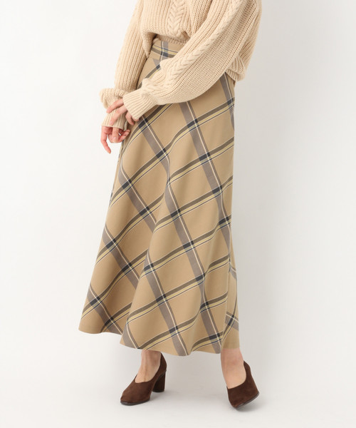 A part by（アパートバイ）の「TRチェックフレアロングスカート 802068（スカート・レディース・ベージュ/ネイビー/ベージュ系その他/ブルー系その他・MEDIUM/LARGE）」の2枚目の写真