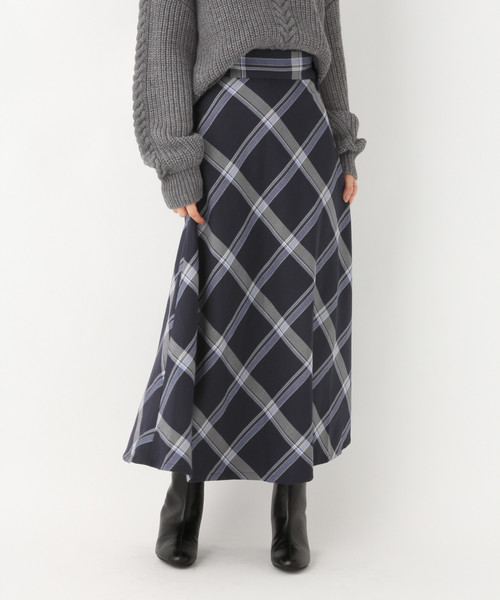 A part by（アパートバイ）の「TRチェックフレアロングスカート 802068（スカート・レディース・ベージュ/ネイビー/ベージュ系その他/ブルー系その他・MEDIUM/LARGE）」の4枚目の写真