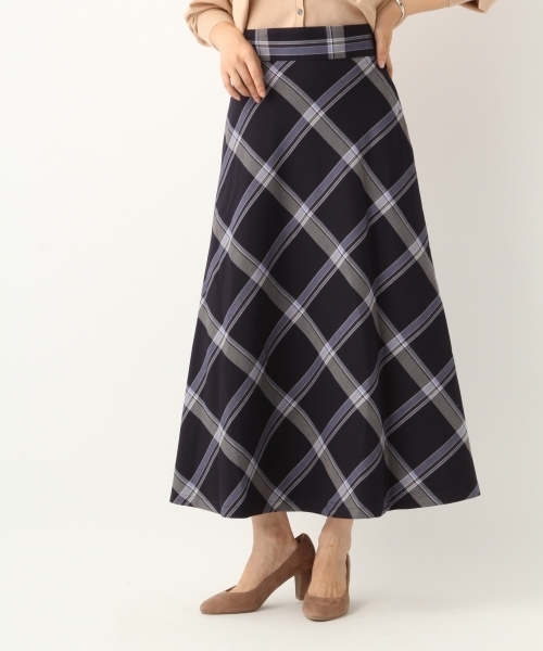 A part by（アパートバイ）の「TRチェックフレアロングスカート 802068（スカート・レディース・ベージュ/ネイビー/ベージュ系その他/ブルー系その他・MEDIUM/LARGE）」の17枚目の写真