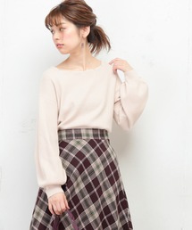 衿ぐりスカラップ刺繍ニット