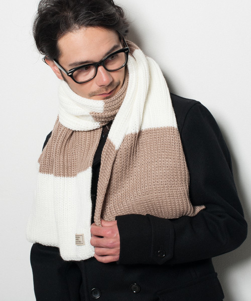 green label relaxing(グリーンレーベルリラクシング)の「BIG BORDER AC マフラー(マフラー・メンズ・ブラック/ベージュ/レッド/コバルトブルー・フリー)」の3枚目の写真