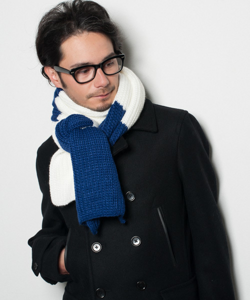 green label relaxing(グリーンレーベルリラクシング)の「BIG BORDER AC マフラー(マフラー・メンズ・ブラック/ベージュ/レッド/コバルトブルー・フリー)」の1枚目の写真