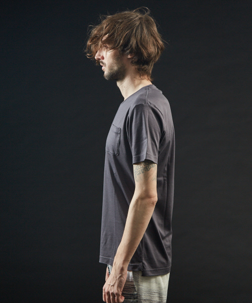 5351 POUR LES HOMMES(ゴーサンゴーイチプールオム)の「【クルーネック】プライマリースムース半袖Tシャツ(Tシャツ/カットソー・メンズ・ホワイト/チャコールグレー/ブラック・44/46/48/50)」の10枚目の写真