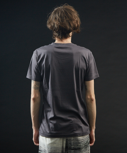 5351 POUR LES HOMMES(ゴーサンゴーイチプールオム)の「【クルーネック】プライマリースムース半袖Tシャツ(Tシャツ/カットソー・メンズ・ホワイト/チャコールグレー/ブラック・44/46/48/50)」の4枚目の写真