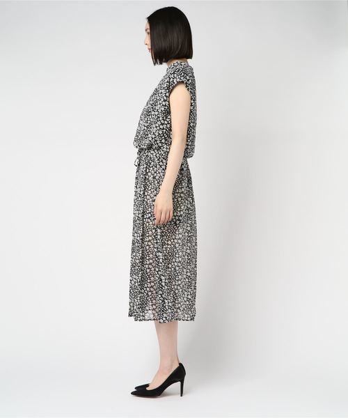 TRUDEA（トルディア）の「ハイネック　ワンピース（ワンピース・レディース・ホワイト/ブラック/カーキ/ブルー/ネイビー/イエロー/ピンク・LARGE/MEDIUM）」の8枚目の写真