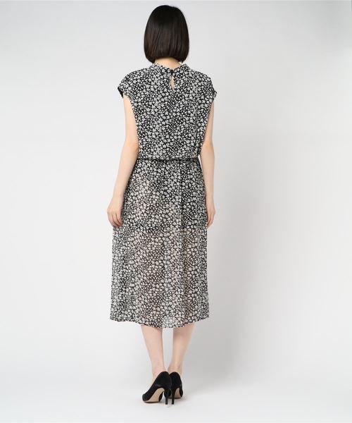 TRUDEA（トルディア）の「ハイネック　ワンピース（ワンピース・レディース・ホワイト/ブラック/カーキ/ブルー/ネイビー/イエロー/ピンク・LARGE/MEDIUM）」の9枚目の写真
