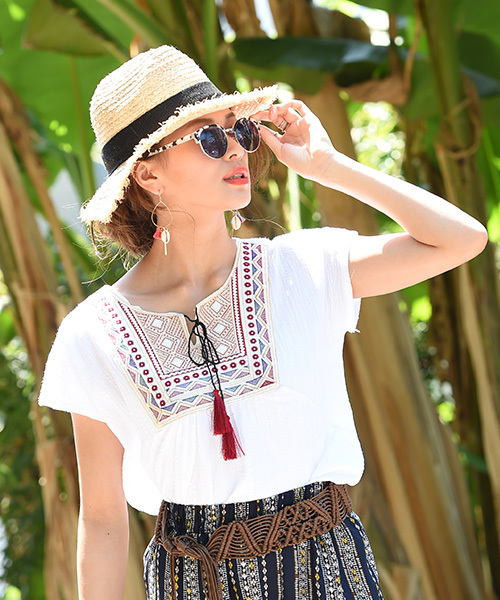 Luz Llena(ラズレナ)の「エスニック刺繍フリンジブラウス(シャツ/ブラウス・レディース・オフホワイト・MEDIUM)」の1枚目の写真