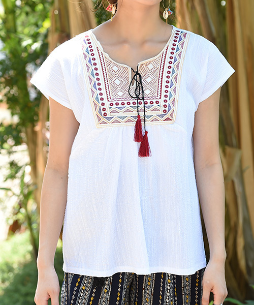 Luz Llena(ラズレナ)の「エスニック刺繍フリンジブラウス(シャツ/ブラウス・レディース・オフホワイト・MEDIUM)」の4枚目の写真