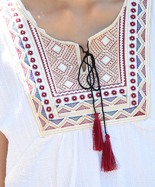 Luz Llena(ラズレナ)の「エスニック刺繍フリンジブラウス(シャツ/ブラウス・レディース・オフホワイト・MEDIUM)」の8枚目の写真