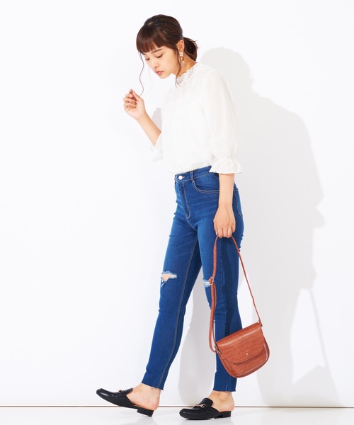WEGO(ウィゴー)の「WEGO/デイリーハイウエストスラッシュスキニーパンツ(デニムパンツ・レディース・インディゴブルー/ダークインディゴブルー/ブラック・SMALL/LARGE/MEDIUM)」の4枚目の写真
