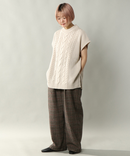 notch.（ノッチ）の「ハイネックケーブルニットベスト（ベスト・レディース・オフホワイト/チャコールグレー/ベージュ・M）」の9枚目の写真
