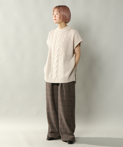 notch.（ノッチ）の「ハイネックケーブルニットベスト（ベスト・レディース・オフホワイト/チャコールグレー/ベージュ・M）」の11枚目の写真
