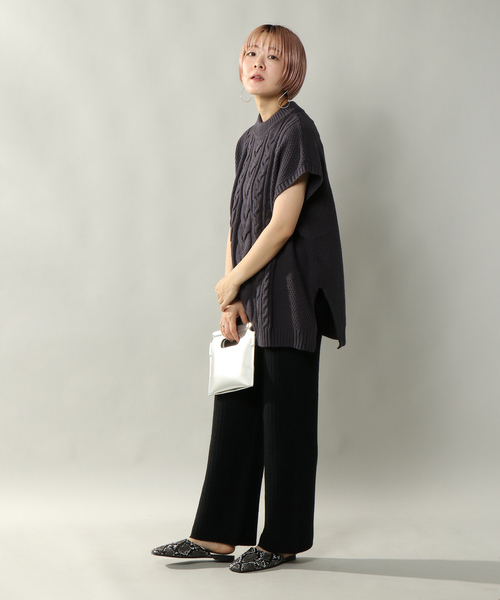 notch.（ノッチ）の「ハイネックケーブルニットベスト（ベスト・レディース・オフホワイト/チャコールグレー/ベージュ・M）」の21枚目の写真