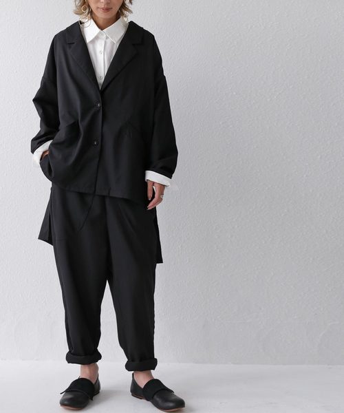 antiqua（アンティカ）の「前後差テーラード（テーラードジャケット・レディース・ブラック/グレイッシュベージュ・FREE）」の2枚目の写真