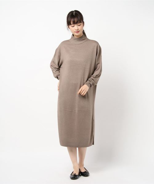 AMERICAN HOLIC（アメリカンホリック）の「ミニハイネックドロップショルダーニットワンピース　＊（ワンピース・レディース・ブラウン/ブルー/モカ/ライトベージュ/グレー系その他2・M/L）」の3枚目の写真