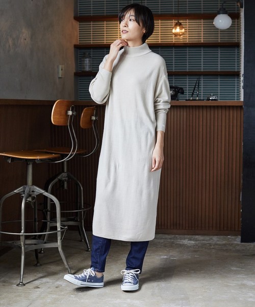 AMERICAN HOLIC（アメリカンホリック）の「ミニハイネックドロップショルダーニットワンピース　＊（ワンピース・レディース・ブラウン/ブルー/モカ/ライトベージュ/グレー系その他2・M/L）」の4枚目の写真