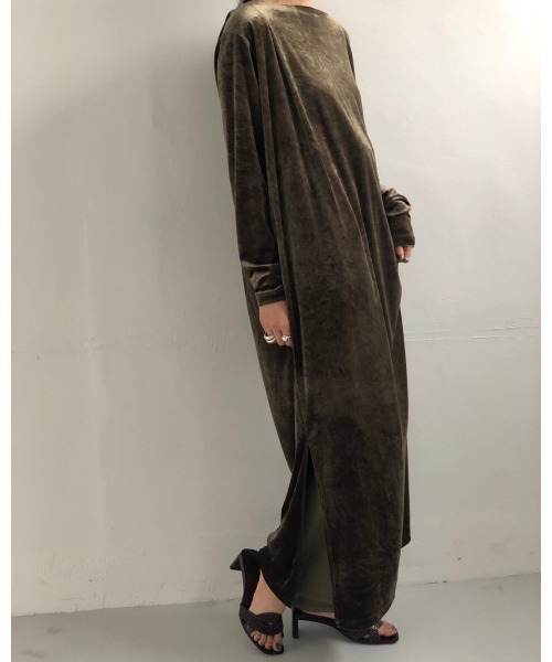 TODAYFUL（トゥデイフル）の「ベロアスリットドレス（ワンピース・レディース・ベージュ/モスグリーン・36inch/38inch）」の11枚目の写真