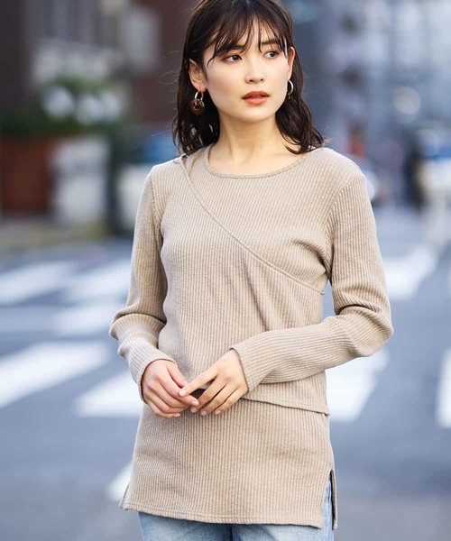 a.v.v(アーヴェヴェ)の「レイヤードカットソー(Tシャツ/カットソー・レディース・ブラック/ベージュ・34/38/36/40/42)」の1枚目の写真