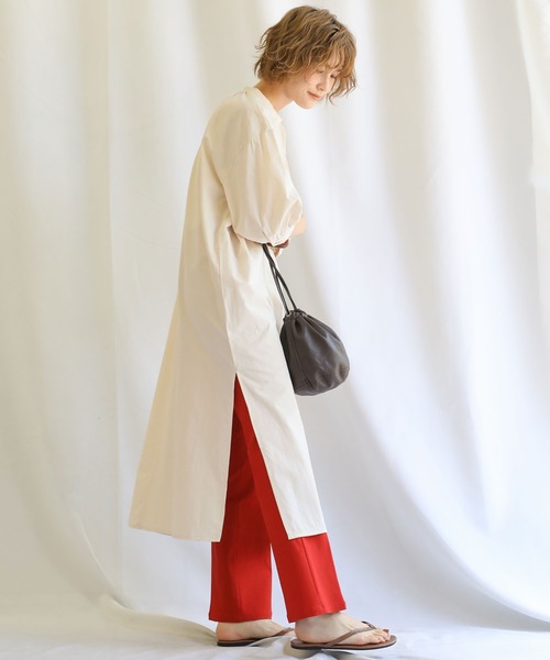 select MOCA(セレクトモカ)の「フロントギャザースタンドカラーシャツワンピース/コットンビックシルエットワンピース(ワンピース・レディース・ブラック/ライトベージュ・FREE)」の3枚目の写真