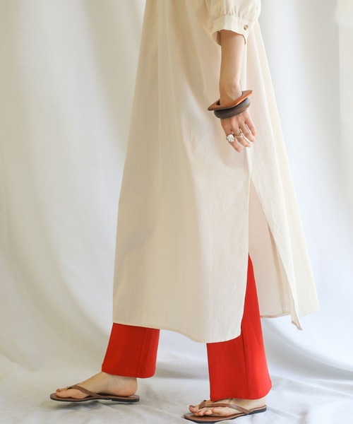 select MOCA(セレクトモカ)の「フロントギャザースタンドカラーシャツワンピース/コットンビックシルエットワンピース(ワンピース・レディース・ブラック/ライトベージュ・FREE)」の5枚目の写真