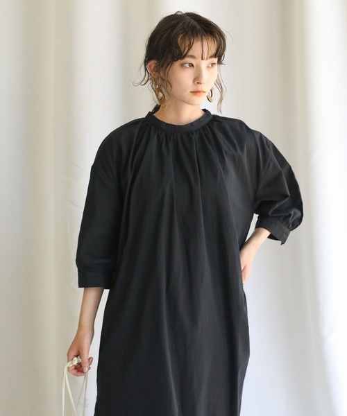 select MOCA(セレクトモカ)の「フロントギャザースタンドカラーシャツワンピース/コットンビックシルエットワンピース(ワンピース・レディース・ブラック/ライトベージュ・FREE)」の9枚目の写真