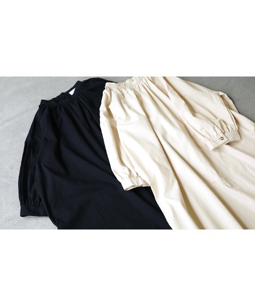 select MOCA(セレクトモカ)の「フロントギャザースタンドカラーシャツワンピース/コットンビックシルエットワンピース(ワンピース・レディース・ブラック/ライトベージュ・FREE)」の13枚目の写真