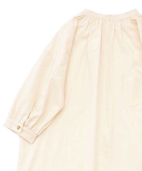 select MOCA(セレクトモカ)の「フロントギャザースタンドカラーシャツワンピース/コットンビックシルエットワンピース(ワンピース・レディース・ブラック/ライトベージュ・FREE)」の19枚目の写真