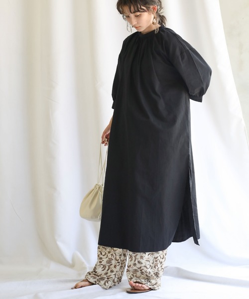 select MOCA(セレクトモカ)の「フロントギャザースタンドカラーシャツワンピース/コットンビックシルエットワンピース(ワンピース・レディース・ブラック/ライトベージュ・FREE)」の22枚目の写真