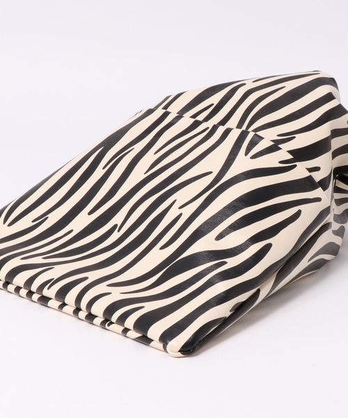 ottilie（オティーリエ）の「巾着ショルダーバッグ（ショルダーバッグ・レディース・ベージュ/シルバー/ゴールド/グレイッシュベージュ/グレー・FREE）」の8枚目の写真