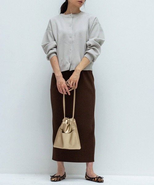 ottilie（オティーリエ）の「巾着ショルダーバッグ（ショルダーバッグ・レディース・ベージュ/シルバー/ゴールド/グレイッシュベージュ/グレー・FREE）」の5枚目の写真