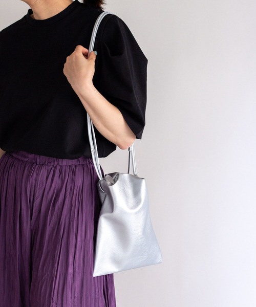 ottilie（オティーリエ）の「巾着ショルダーバッグ（ショルダーバッグ・レディース・ベージュ/シルバー/ゴールド/グレイッシュベージュ/グレー・FREE）」の18枚目の写真