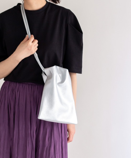 ottilie（オティーリエ）の「巾着ショルダーバッグ（ショルダーバッグ・レディース・ベージュ/シルバー/ゴールド/グレイッシュベージュ/グレー・FREE）」の17枚目の写真