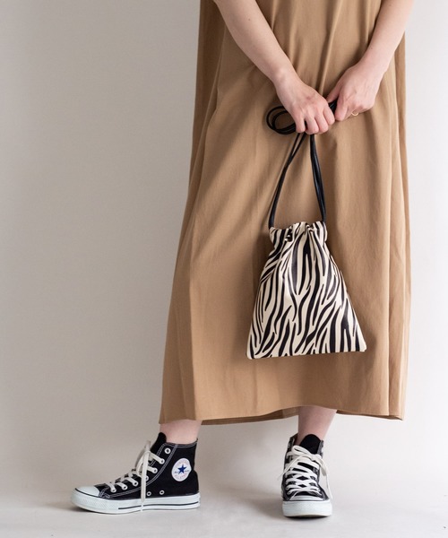 ottilie（オティーリエ）の「巾着ショルダーバッグ（ショルダーバッグ・レディース・ベージュ/シルバー/ゴールド/グレイッシュベージュ/グレー・FREE）」の19枚目の写真