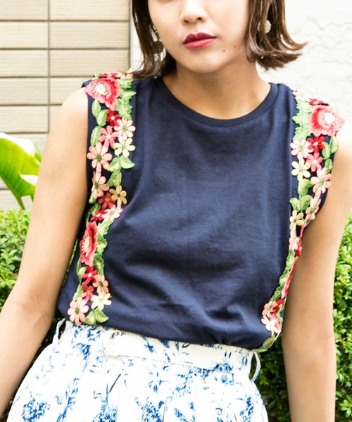 MILLION CARATS（ミリオンカラッツ）の「花レースカットソータンクトップス（Tシャツ/カットソー・レディース・グレー/ブルー系その他/ネイビー/ブラック系その他/オフホワイト/グレー系その他/ホワイト系その他/ブラック・FREE）」の8枚目の写真