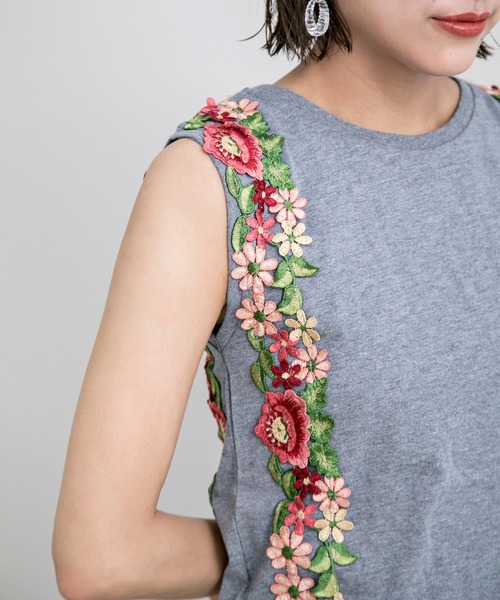 MILLION CARATS（ミリオンカラッツ）の「花レースカットソータンクトップス（Tシャツ/カットソー・レディース・グレー/ブルー系その他/ネイビー/ブラック系その他/オフホワイト/グレー系その他/ホワイト系その他/ブラック・FREE）」の22枚目の写真