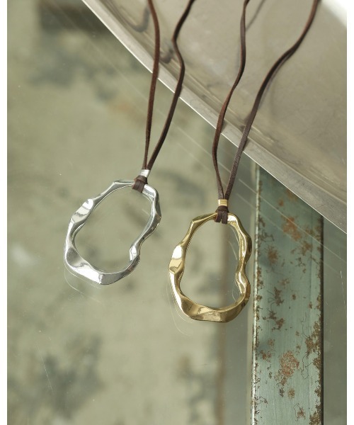 TODAYFUL（トゥデイフル）の「サークルレザーチョーカー（ネックレス・レディース・シルバー/ゴールド・FREE）」の4枚目の写真