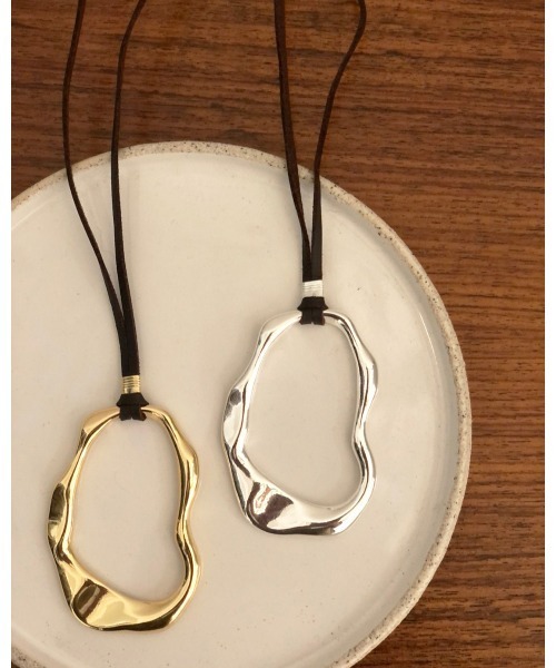 TODAYFUL（トゥデイフル）の「サークルレザーチョーカー（ネックレス・レディース・シルバー/ゴールド・FREE）」の6枚目の写真