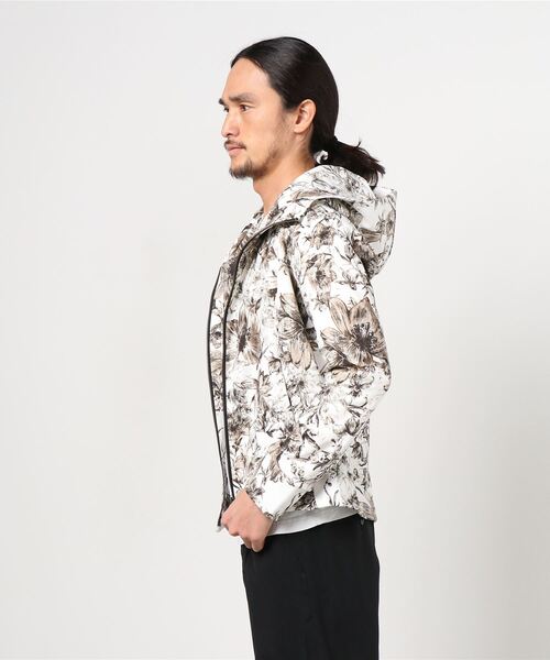 TORNADO MART(トルネードマート)の「TORNADO MART∴フラワープリントパーカー(Tシャツ/カットソー・メンズ・ベージュ/ブルー・MEDIUM/LARGE/LL)」の3枚目の写真