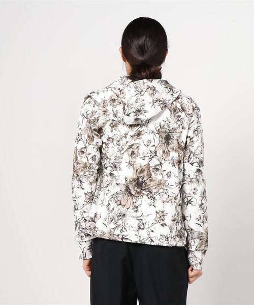 TORNADO MART(トルネードマート)の「TORNADO MART∴フラワープリントパーカー(Tシャツ/カットソー・メンズ・ベージュ/ブルー・MEDIUM/LARGE/LL)」の4枚目の写真